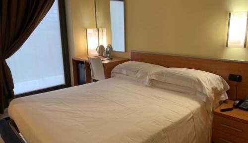 Standard Queen Room