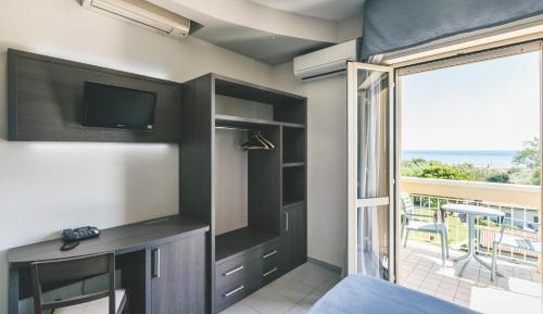 Double or Twin Room with Sea View