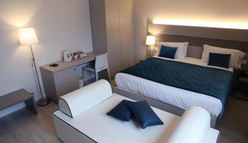 Deluxe Suite with Spa Bath