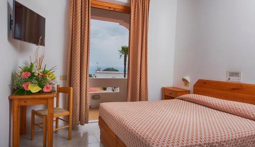 Double or Twin Room with Sea View
