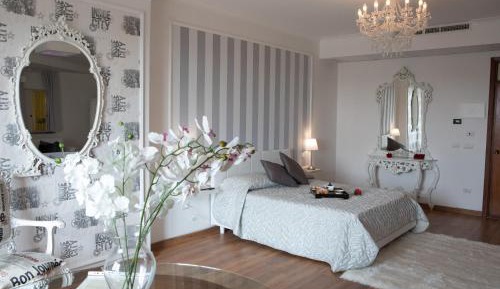 Queen Suite with Spa Bath