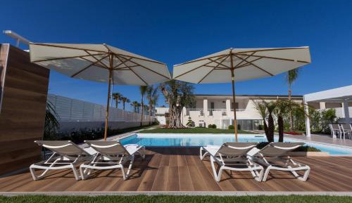 Apartment with Pool View 