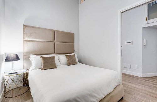 Rione IV Campo Marzio Apartment | Spanish queen Apartment