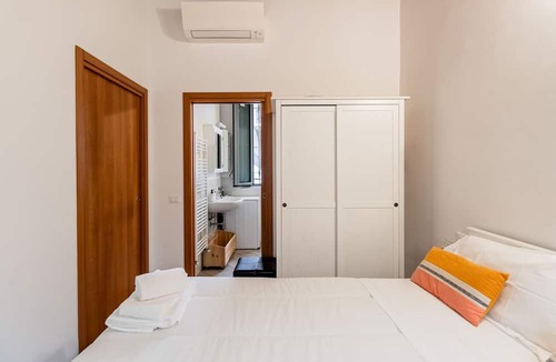 Corsico Apartment | Moderno Loft nel Cortile di un Casale Storico