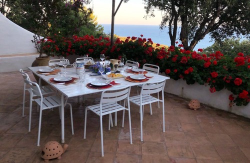 San Felice Circeo Villa | A Michele Busiri's villa facing the Pontine Islands in the mediterranean woods.