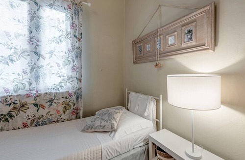 Santa Maria Novella Apartment | Apartment 'La Maison De Mavì' with Wi-Fi and Air Conditioning