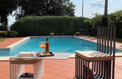 Ogliara Bed & Breakfast | B&B La Rosa: cozy attic room with terraces and spacious living room