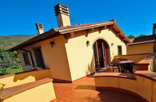 Terranuova Bracciolini Apartment | Apartment 'Appartamento Fienile' with Shared Garden, Wi-Fi and Air Conditioning
