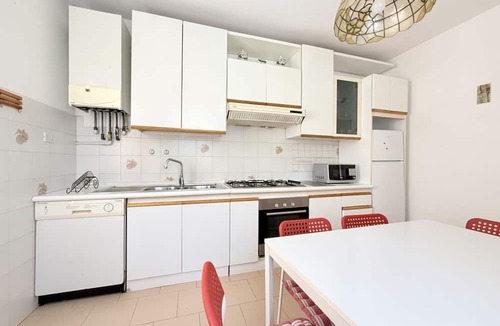 Senigallia Apartment | SE296 – Senigallia, three-bedroom apartment with wi-fi just steps from the beach