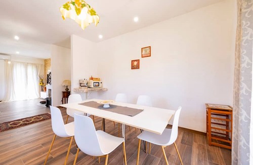 Montesilvano Villa | Spacious and charming 90-square-meter villa with a large garden of approximately 200 square meters equipped with a barbecue, perfect for five people and four-legged friends.The property is located in a very quiet area of ​Montesilvano, perfect for e