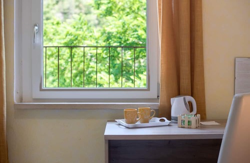 Montieri Apartment | Girasole Room – Poggio alla Luna with Mountain View and Wi-Fi
