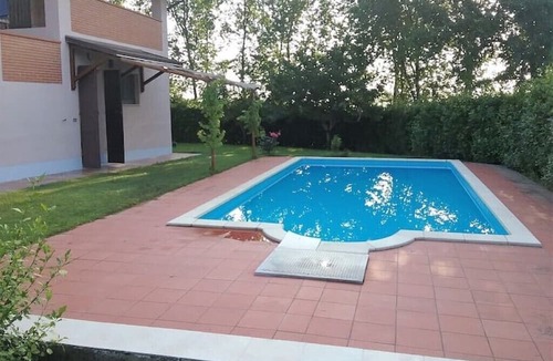 Barbara House | Ruhiges Ferienhaus mit Pool und Großem Garten