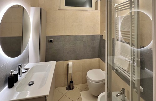Roseto degli Abruzzi Condo | Premium Sea Front 2-bedroom condo in Roseto Degli Abruzzi, with WiFi, AC