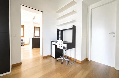 Barona Apartment | 10 Min Walk to Metro M2 - Close to Forum Assago