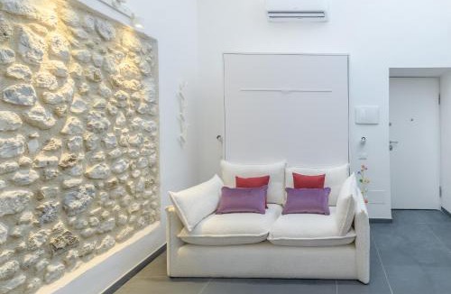 Sulmona Apartment | Almatros Design Suite Peonia in Palazzo storico