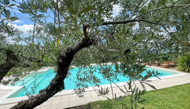 Villa Sole Vino - slps 14 in beds, inc 2 children + extra children in camp beds
