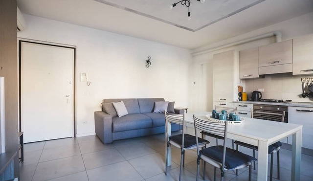 Holiday Apartment "Grey House Pavia near Hospitals" with A/C & Wi-Fi