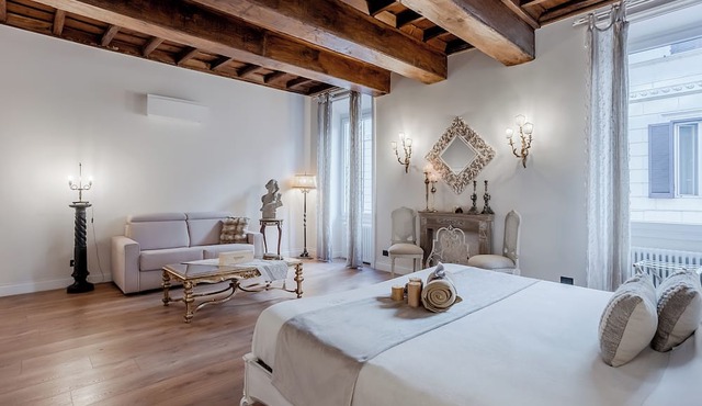 Phenomenal 3-bedroom apartment with balcony & bathtub in the heart of Rome