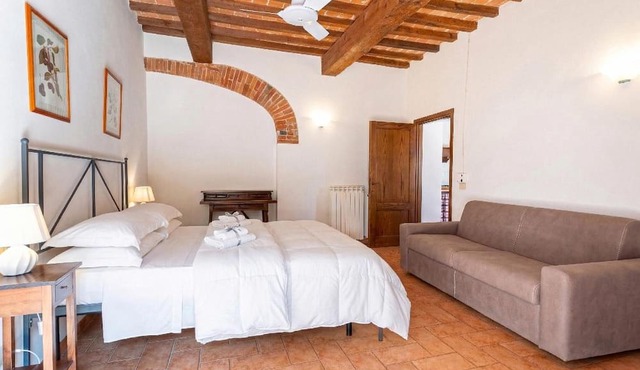 Apartment 'Appartamento 6' with Balcony, Wi-Fi and Air Conditioning