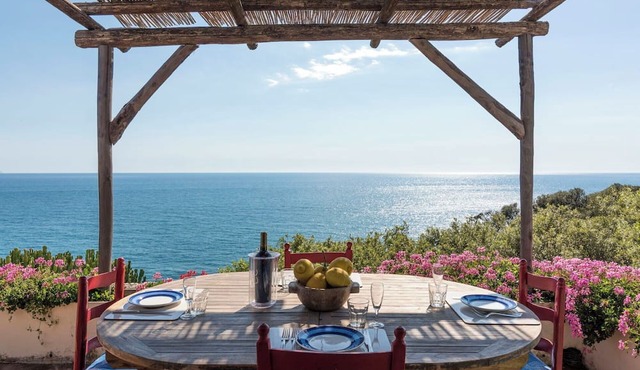 Wonderful private villa for 12 people with WIFI, A/C, TV, patio, pets allowed and panoramic view